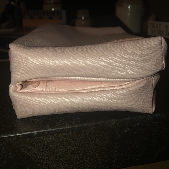 Bvlgari Soft Pink Leather Toiletry Travel Bag - Picture 5 of 9